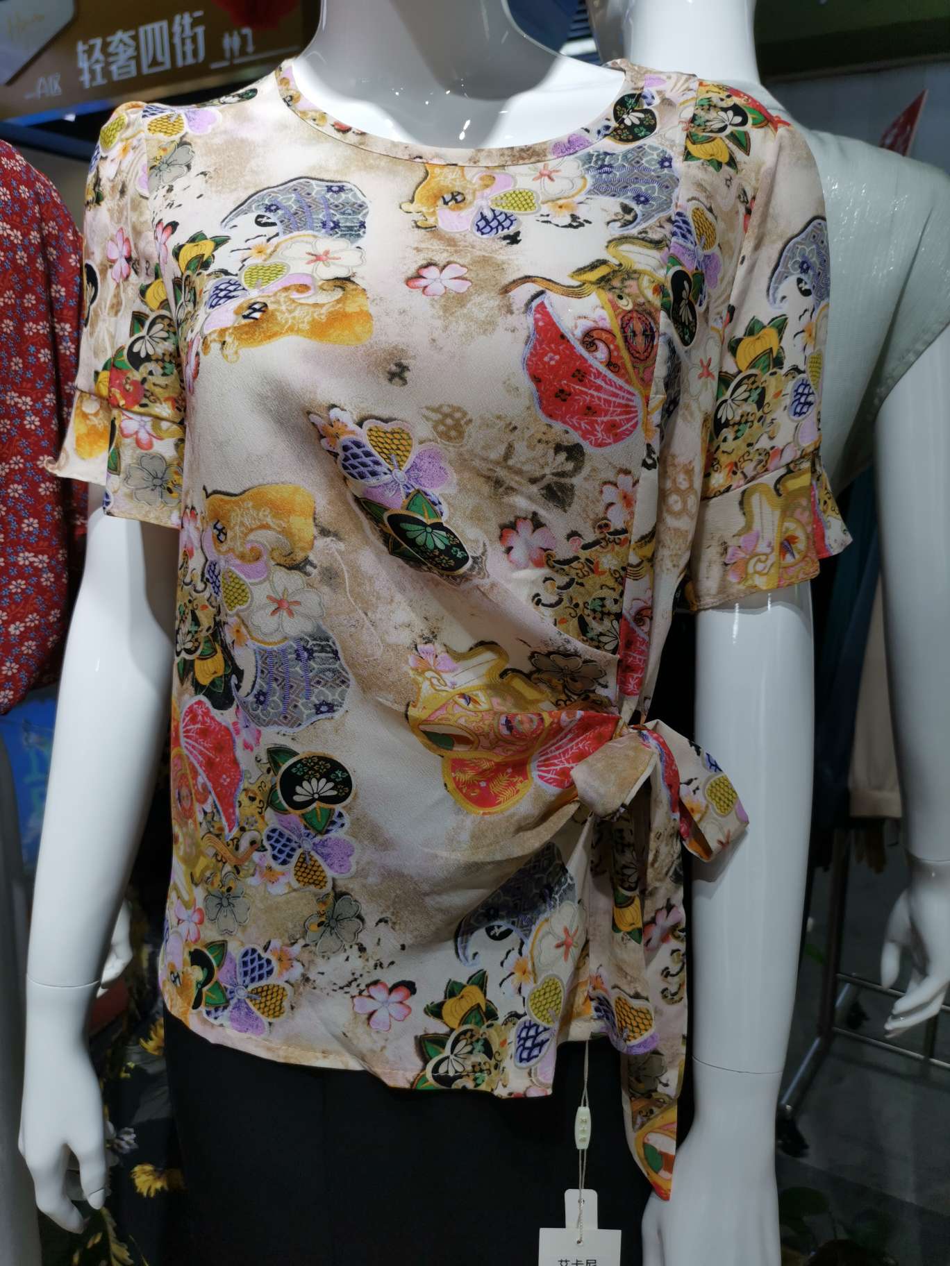 蝴蝶结腰带时尚圆领女上衣