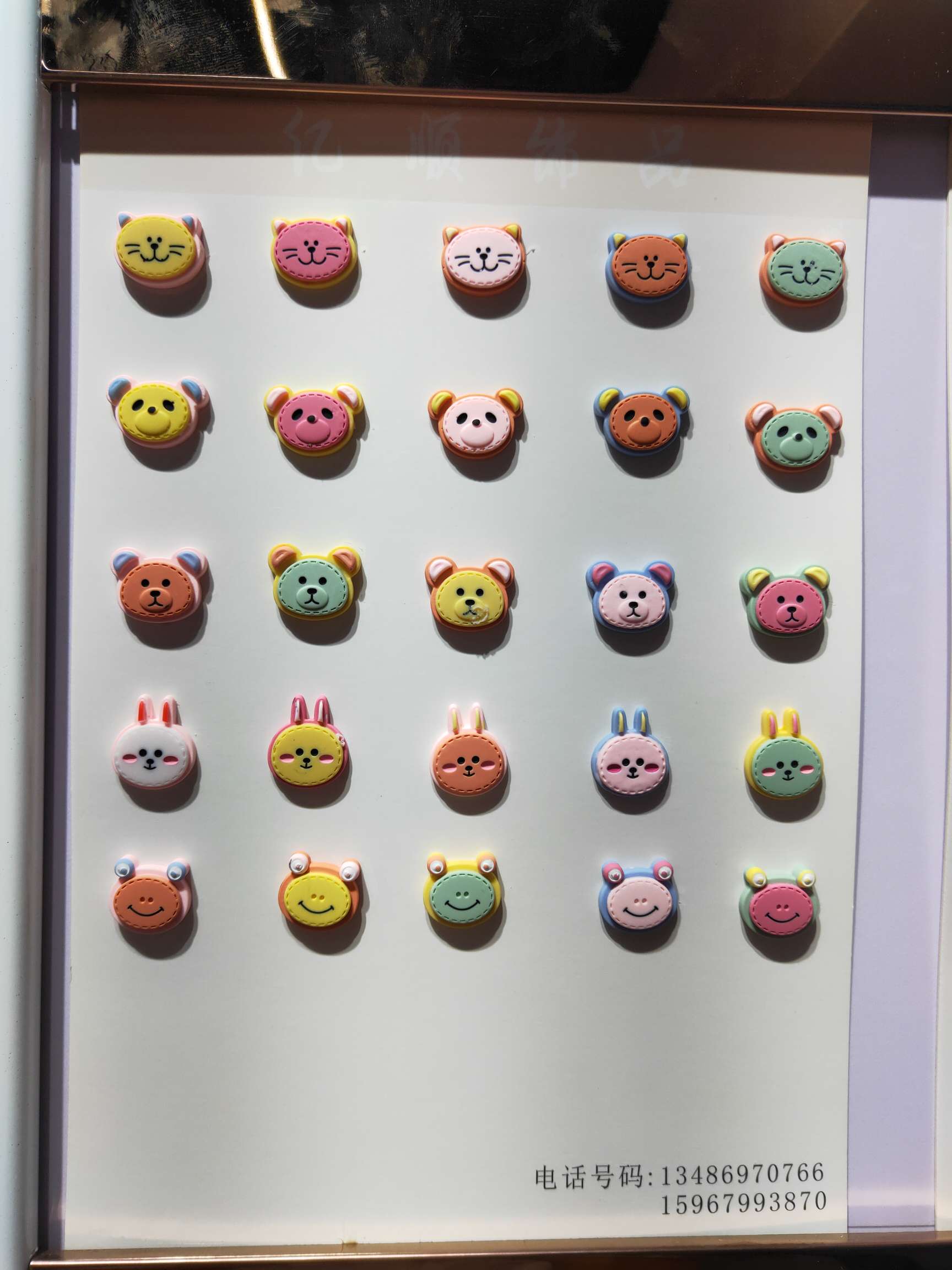 Small Resin Accessories, Hair Clips Are Available
