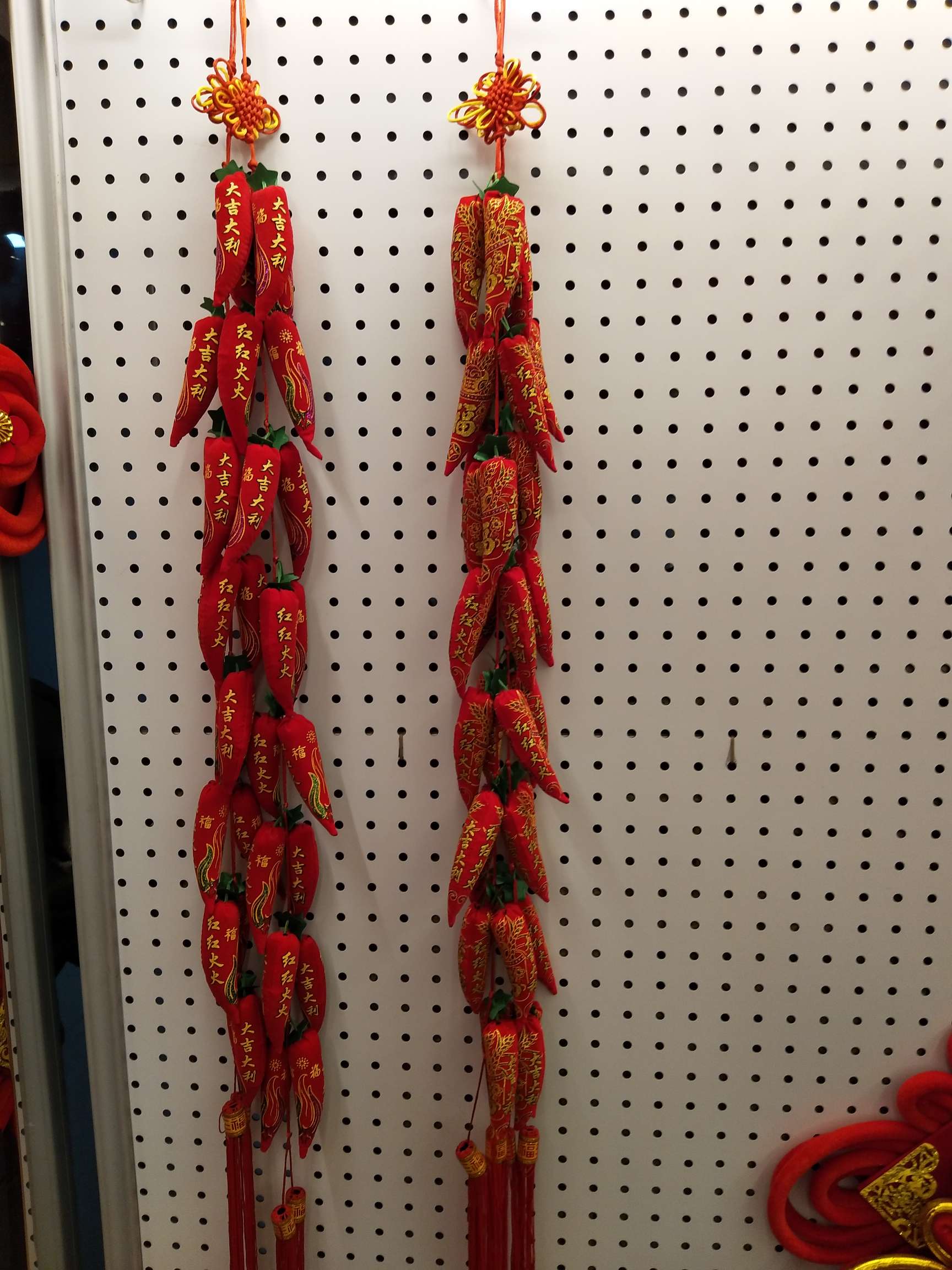 Medium-sized printed with 12 chili peppers