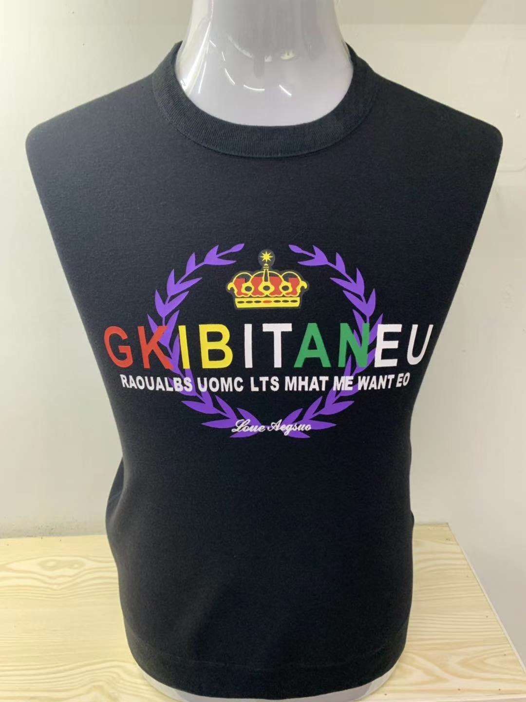 男土年轻板套装