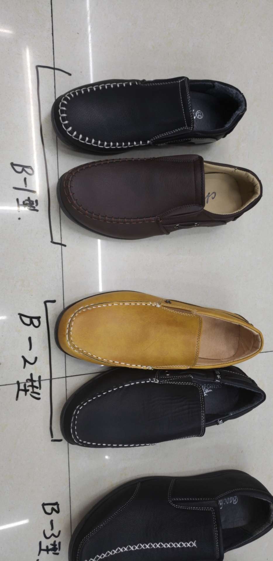 Two-tone sole casual hiking shoes. undefined