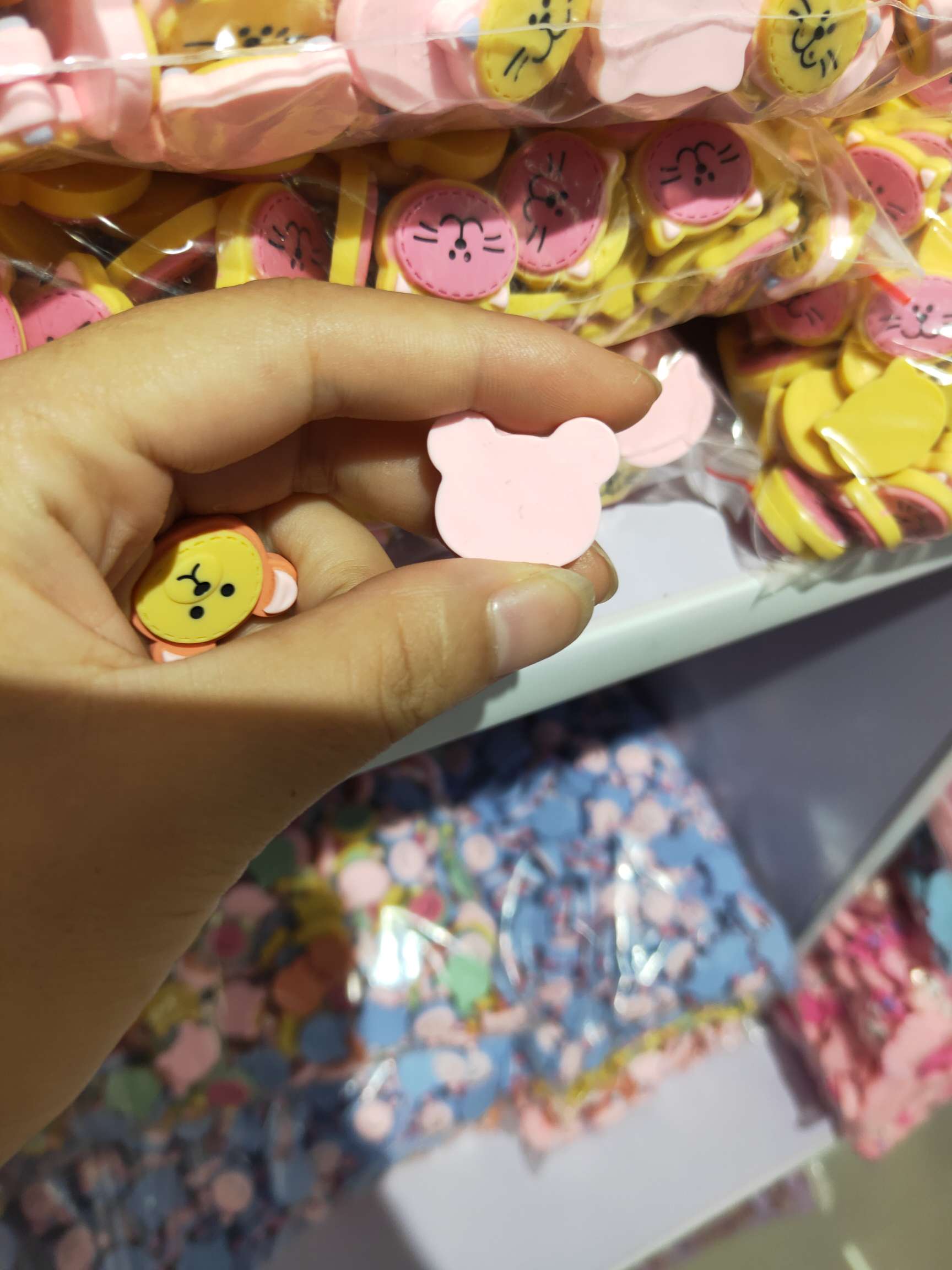 Small Resin Accessories, Hair Clips Are Available details Picture