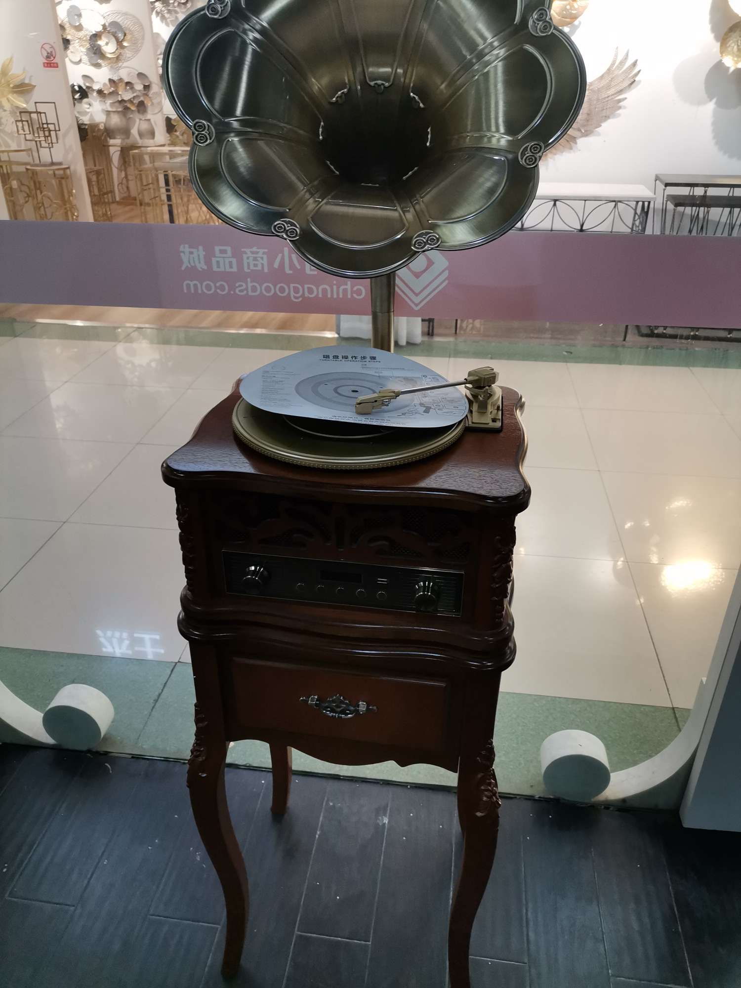 仿古留声机产品图