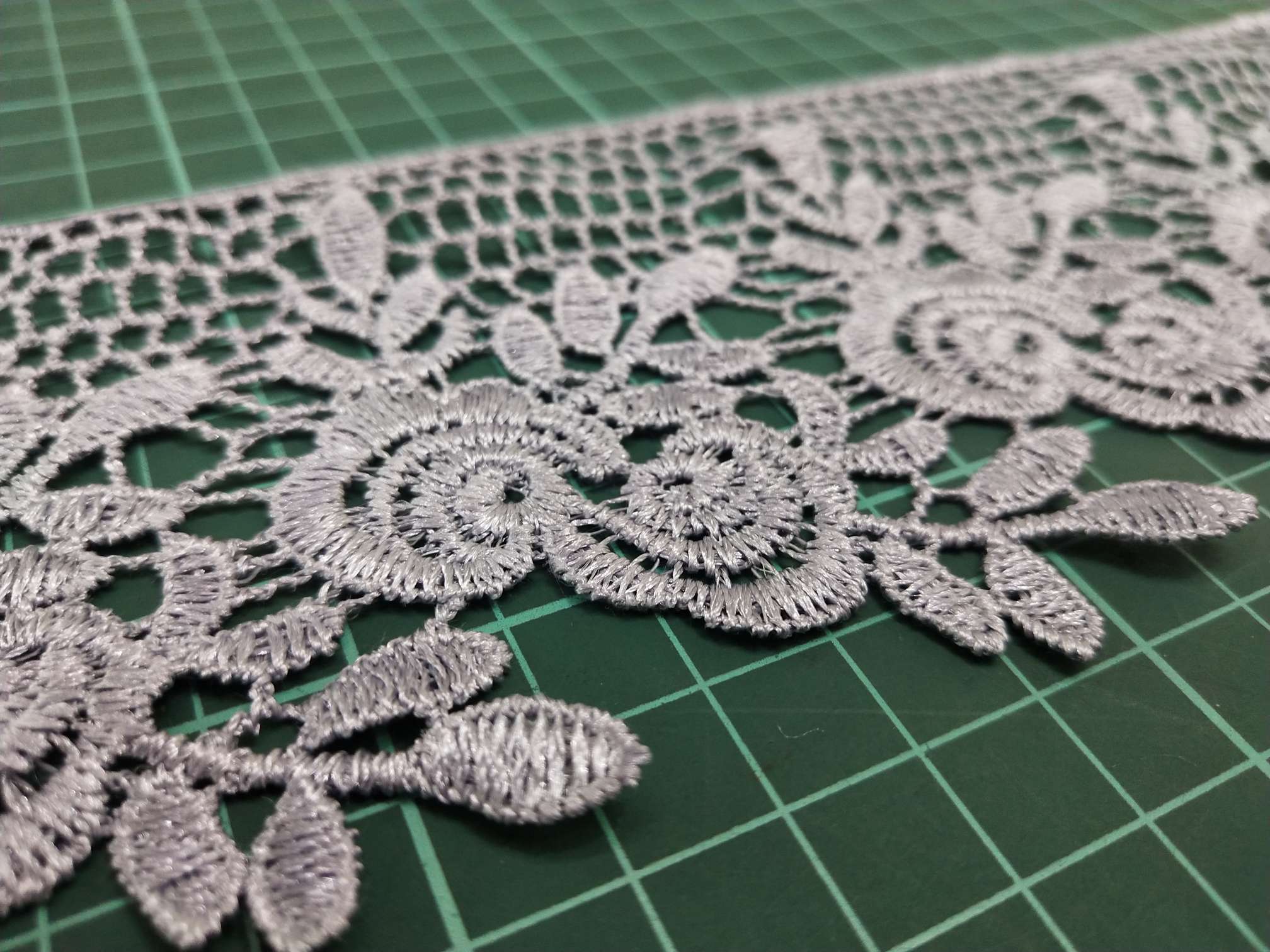 Simple and hollowed-out small rose water-soluble polyester lace mesh women's accessories Specification image