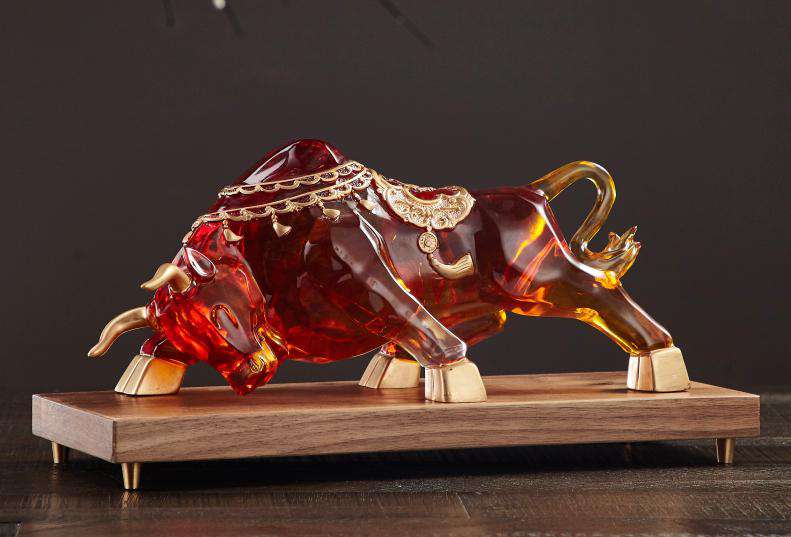 The ox turns the world around, with a magnificent and imposing momentum details Picture