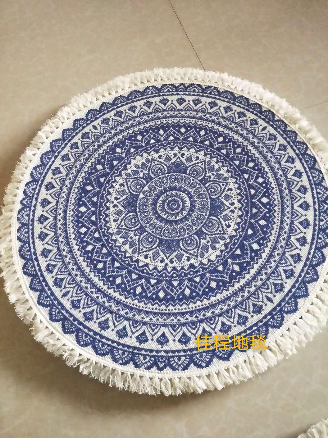 The new fringed round printed floor mat, high-definition printed floor mat, Persian-style pattern floor mat, Arabic pattern floor mat, is a bestseller in foreign trade. The new floor mat has multiple patterns Item Picture