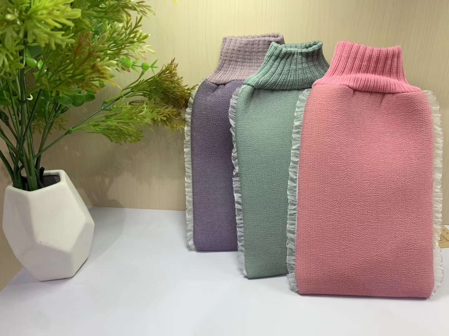 A26 Lace Bath Gloves details Picture