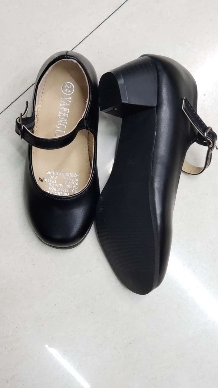 Imitation leather PU material, Guangzhou female student leather shoes with heel. details Picture