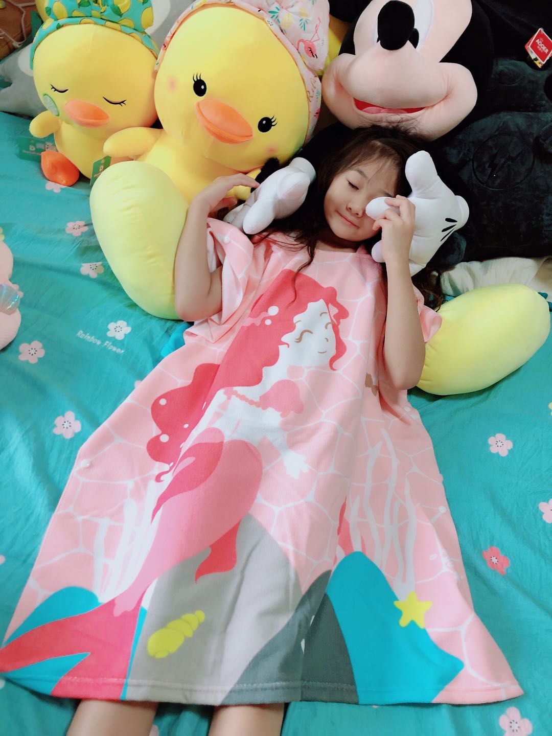 Manufacturers Direct Sales Of Large Children's Bath Towel Cloak Men And Girls Hooded Bathrobe Cloak Micro Business Explosion Can Wear Bath Towel Specification drawing