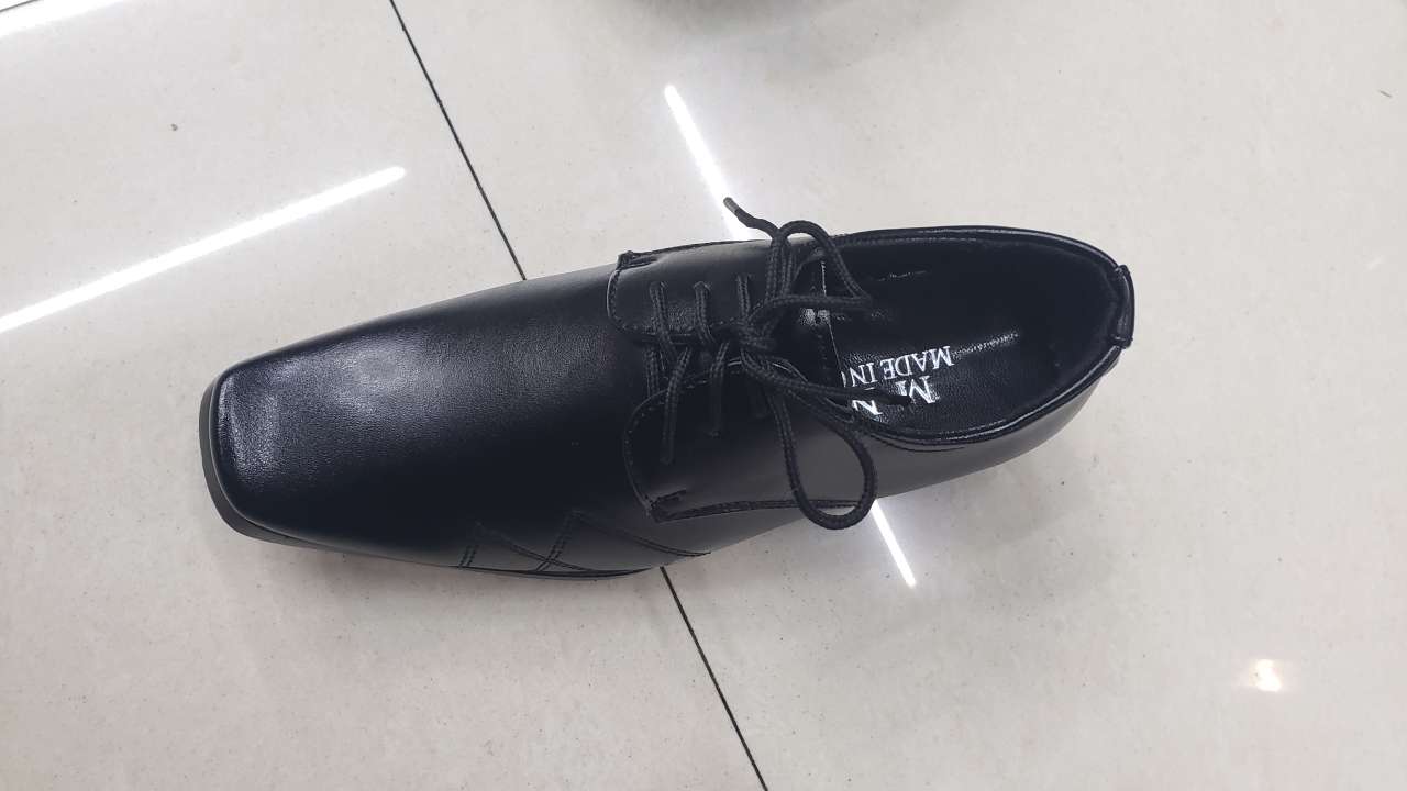 Leather shoes Application Scenario