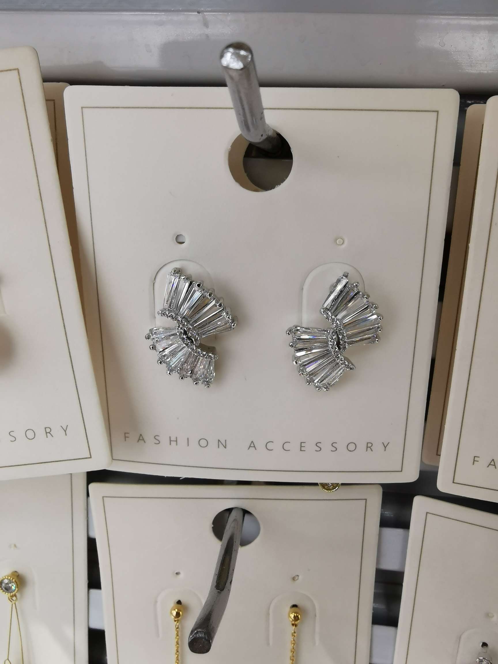 Full T-shaped earrings