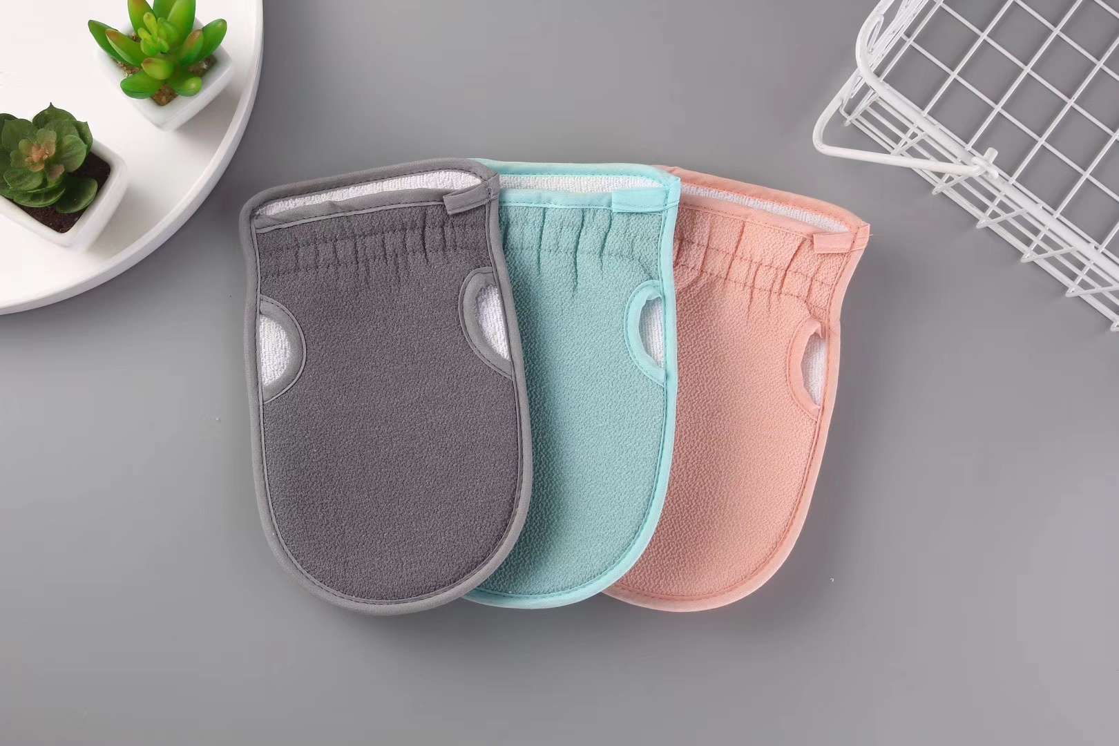 Two-Hole Fingerless Bath Gloves
