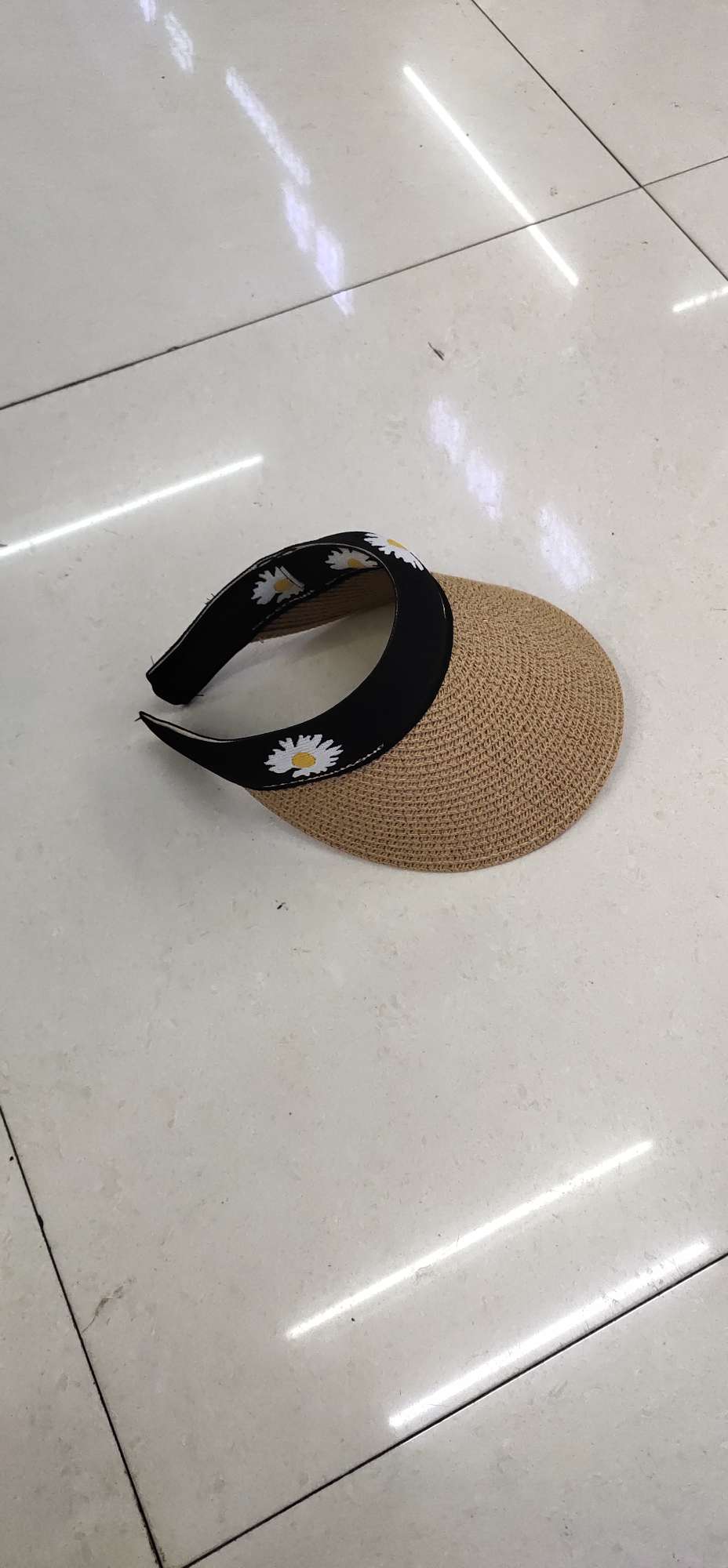 An elegant and sunshade beach hat for women with an open-top straw hat on the beach