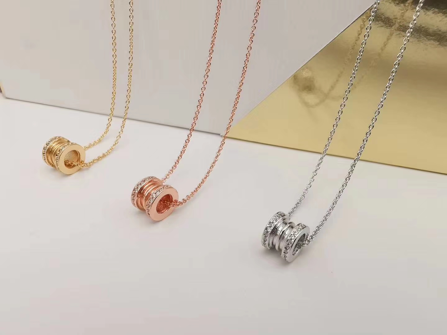 ان الاقراط النجمة والقمرية 2020. Item Picture