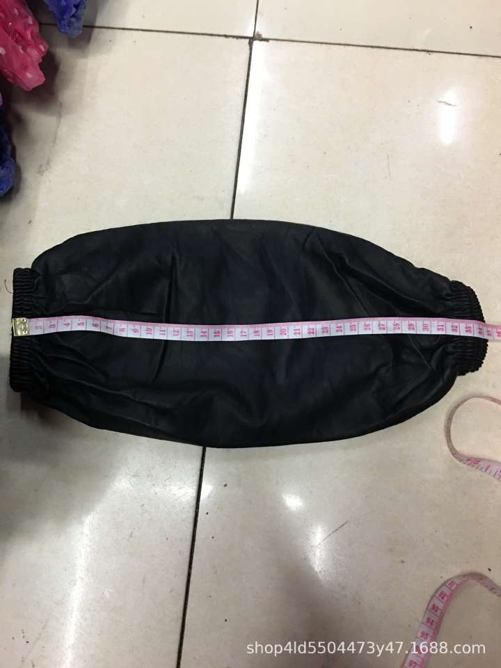 Leather sleeve covers, winter waterproof and oil-proof adult sleeves, PU sleeve guards, enlarged and lengthened long sleeve covers, labor protection sleeve covers Application Scenario