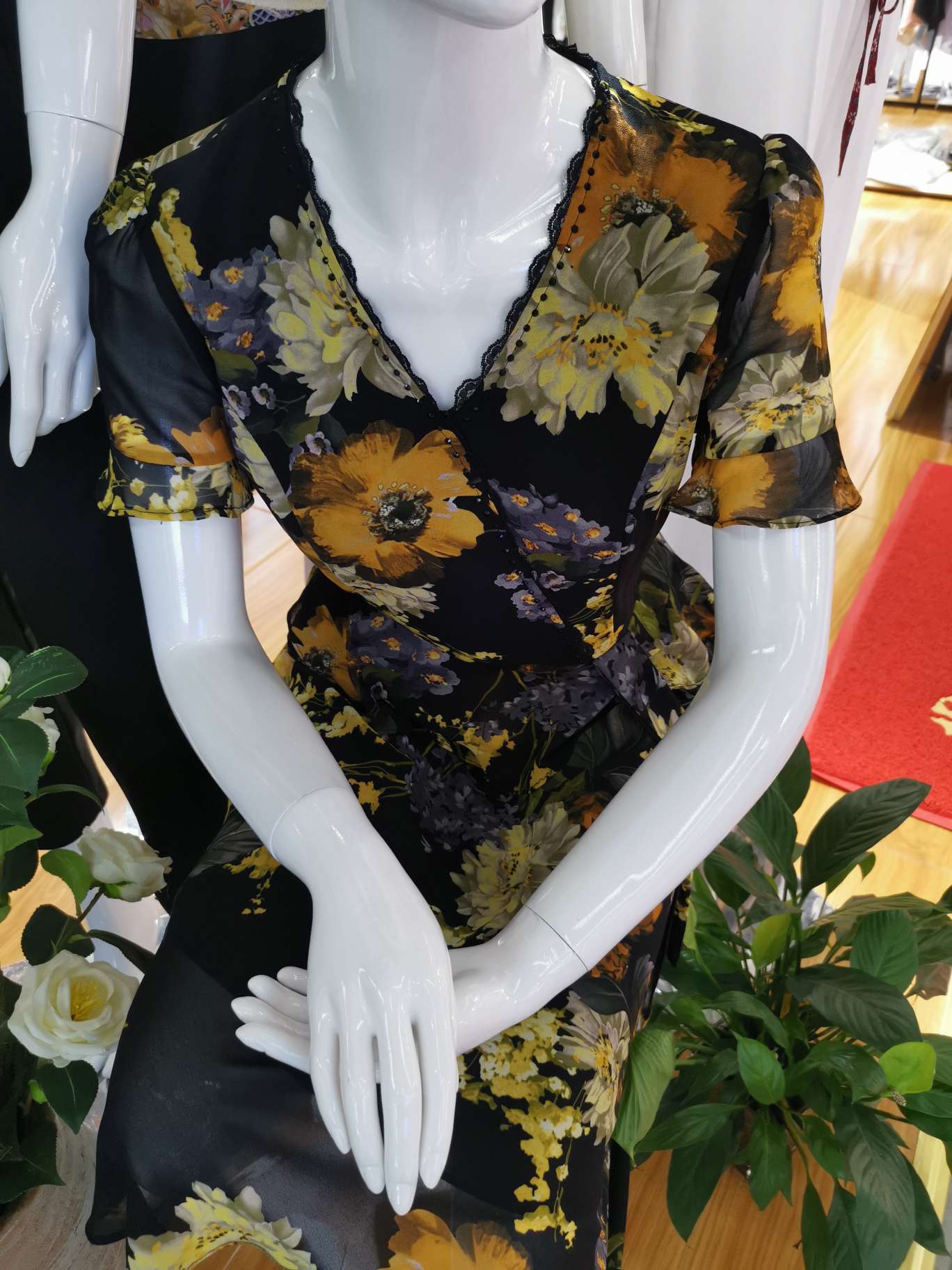 Business-style V-neck fashion women's top