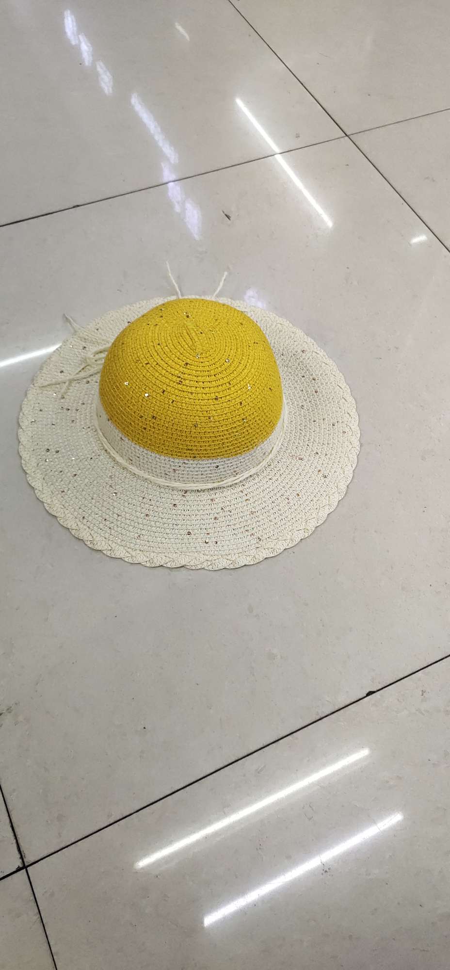 A children's hat with sequined two-color paper braids