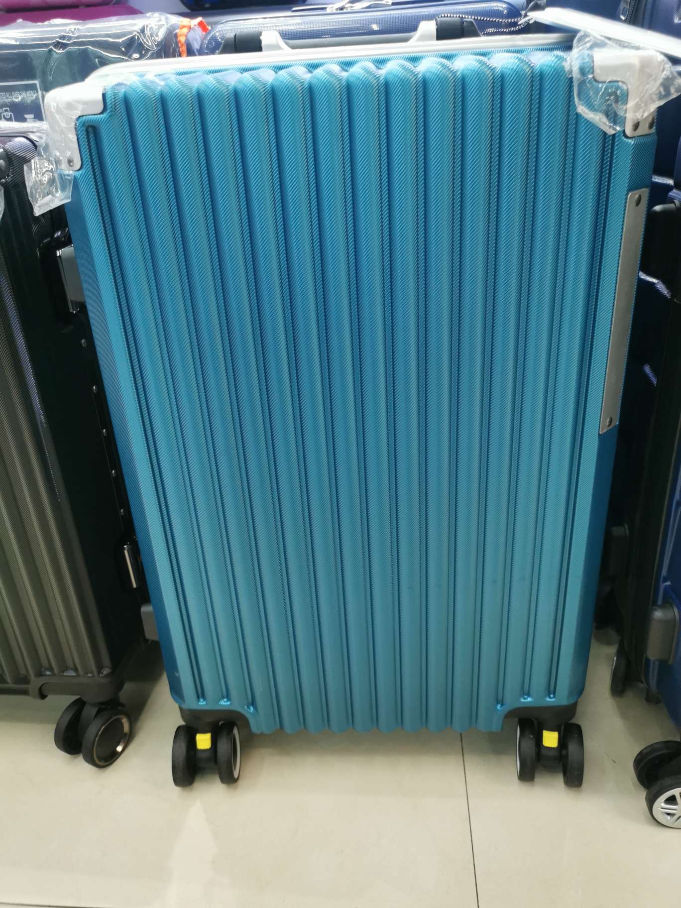 新款铝框拉杆箱