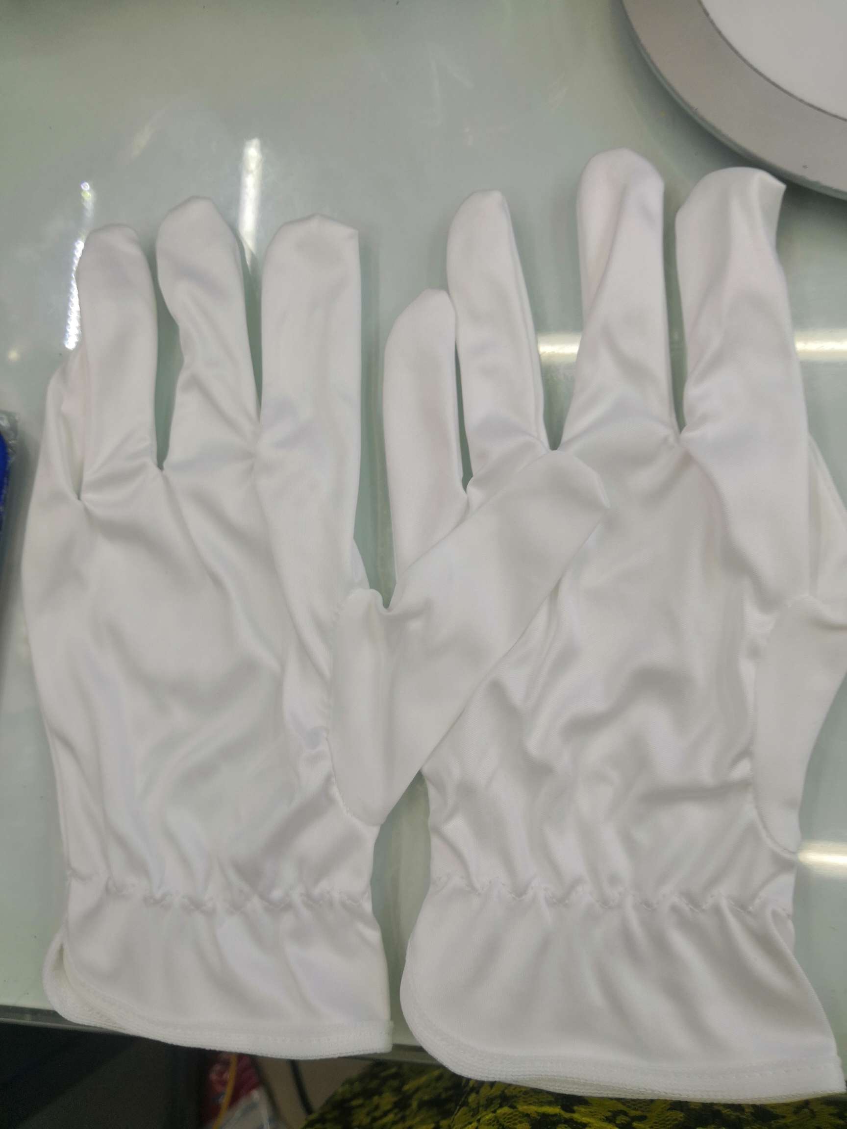 Pair of microfiber gloves