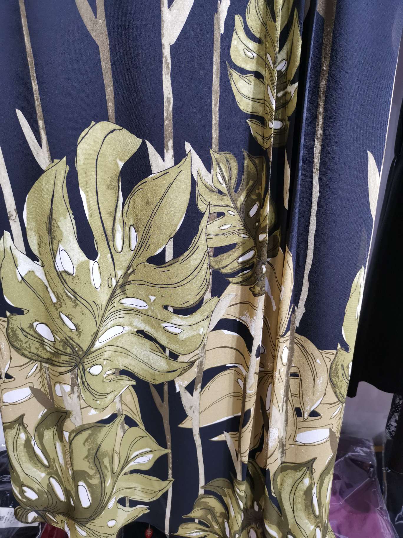 时尚多钻带大圆领女宽松长连衣裙细节图