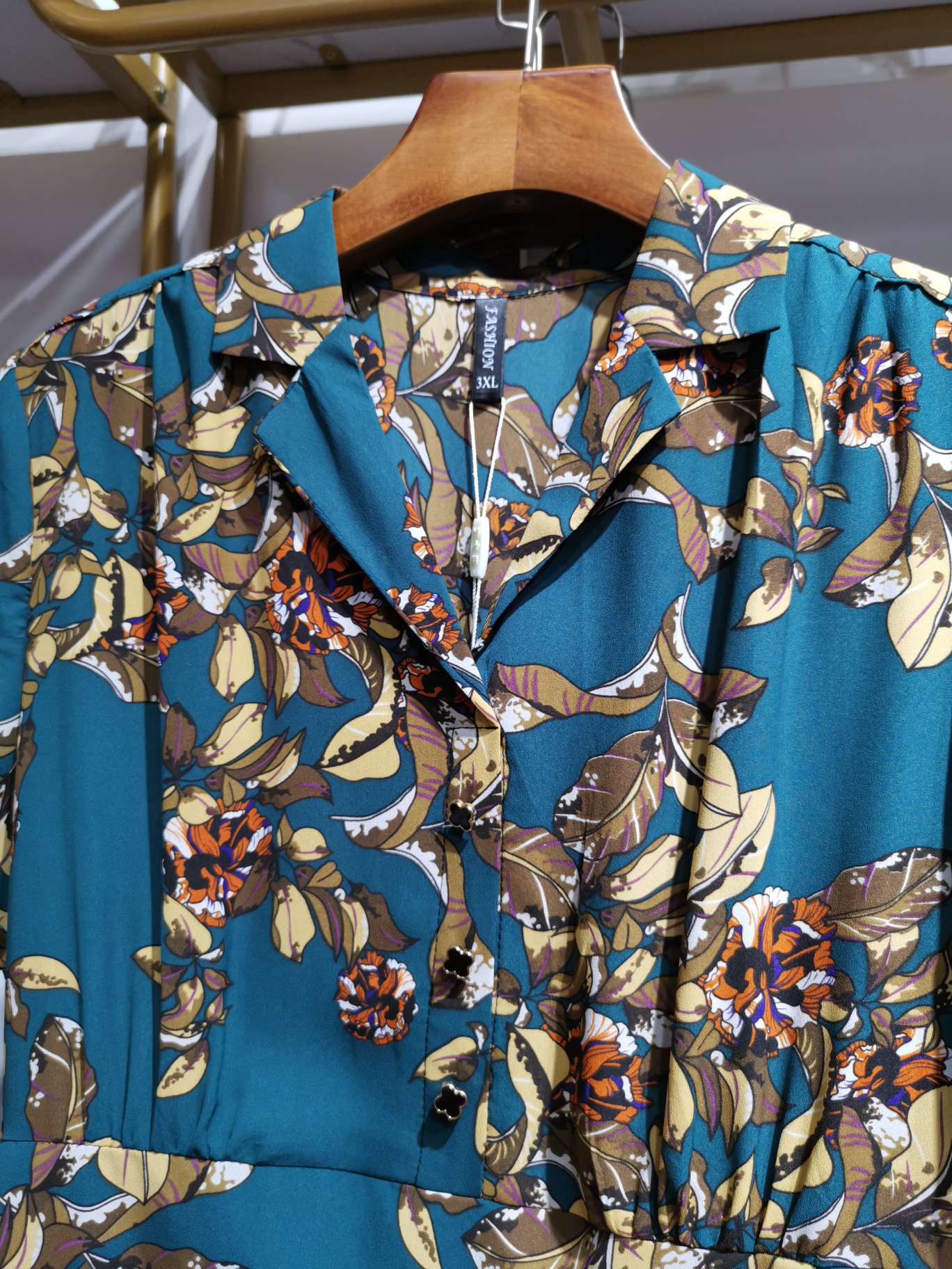 Fashionable shirt collar, waist-cinching long dress Application Scenario