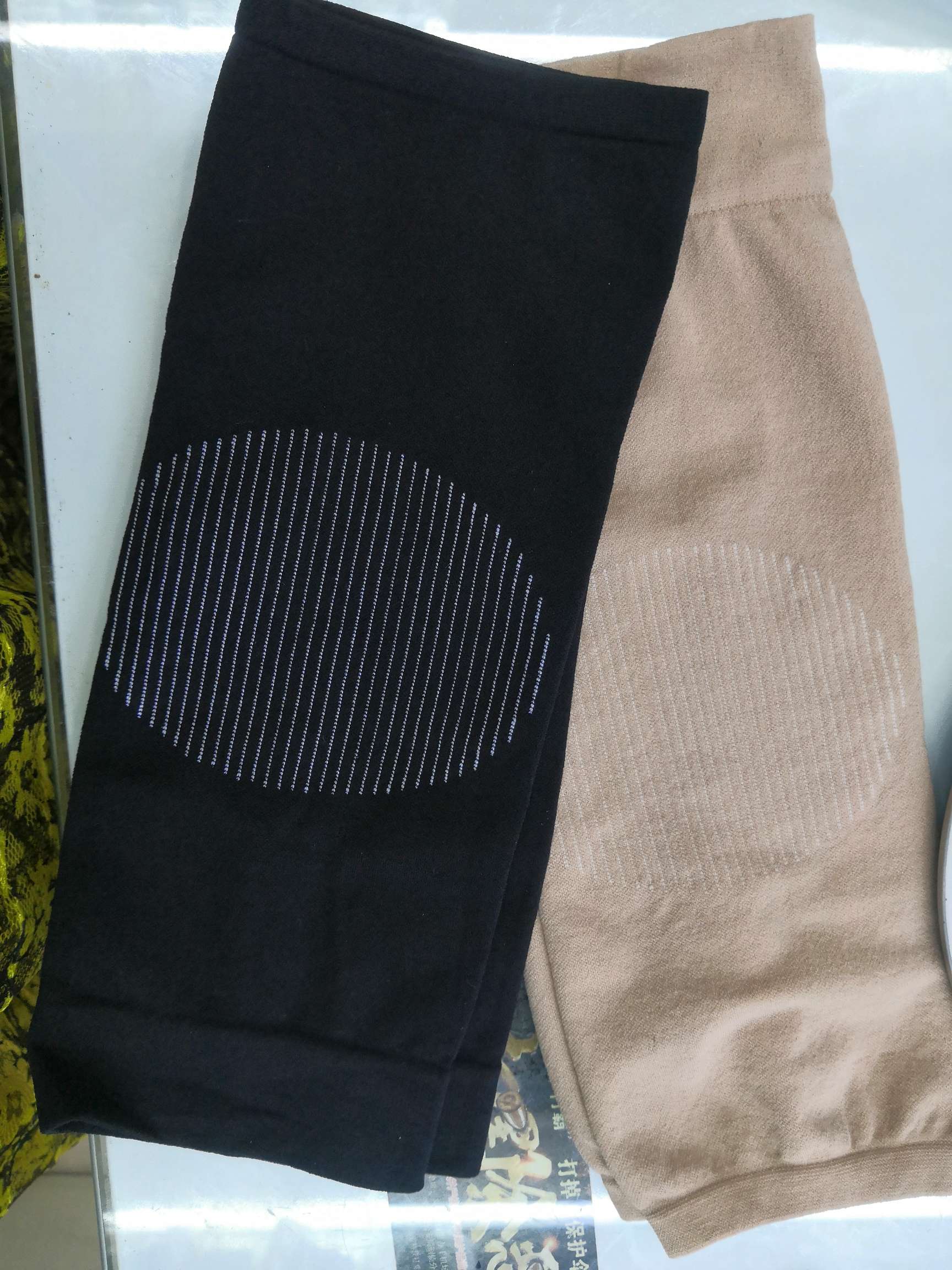 Super Thin Meat And Dark Gray 2 Colors, 1.5 Yuan A Pair