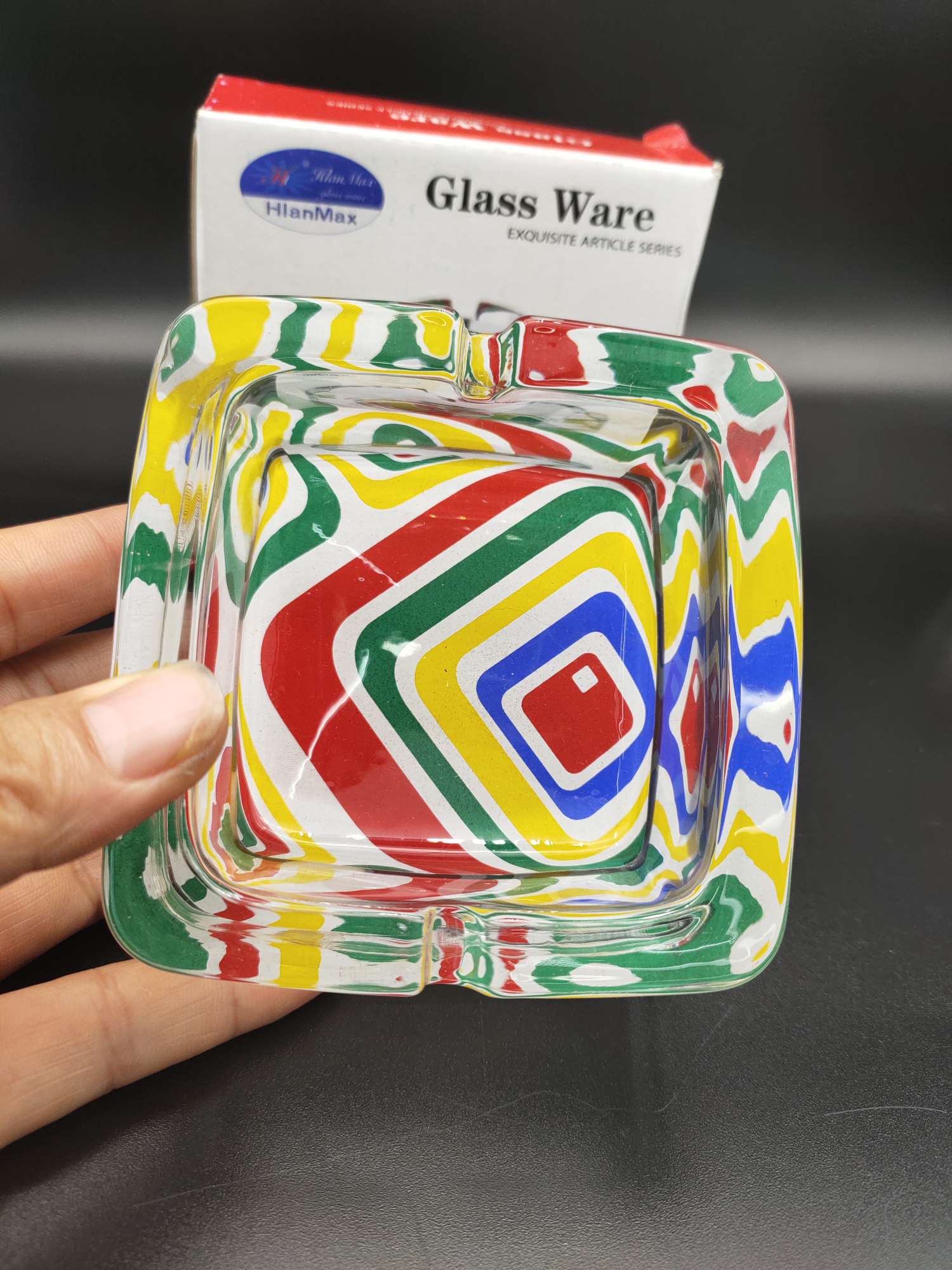 家用烟灰缸实物图