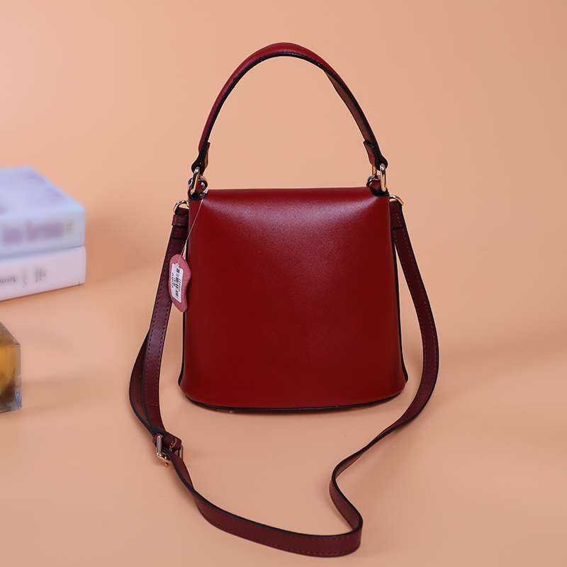 MK women's bag, new bucket bag made of cowhide details Picture