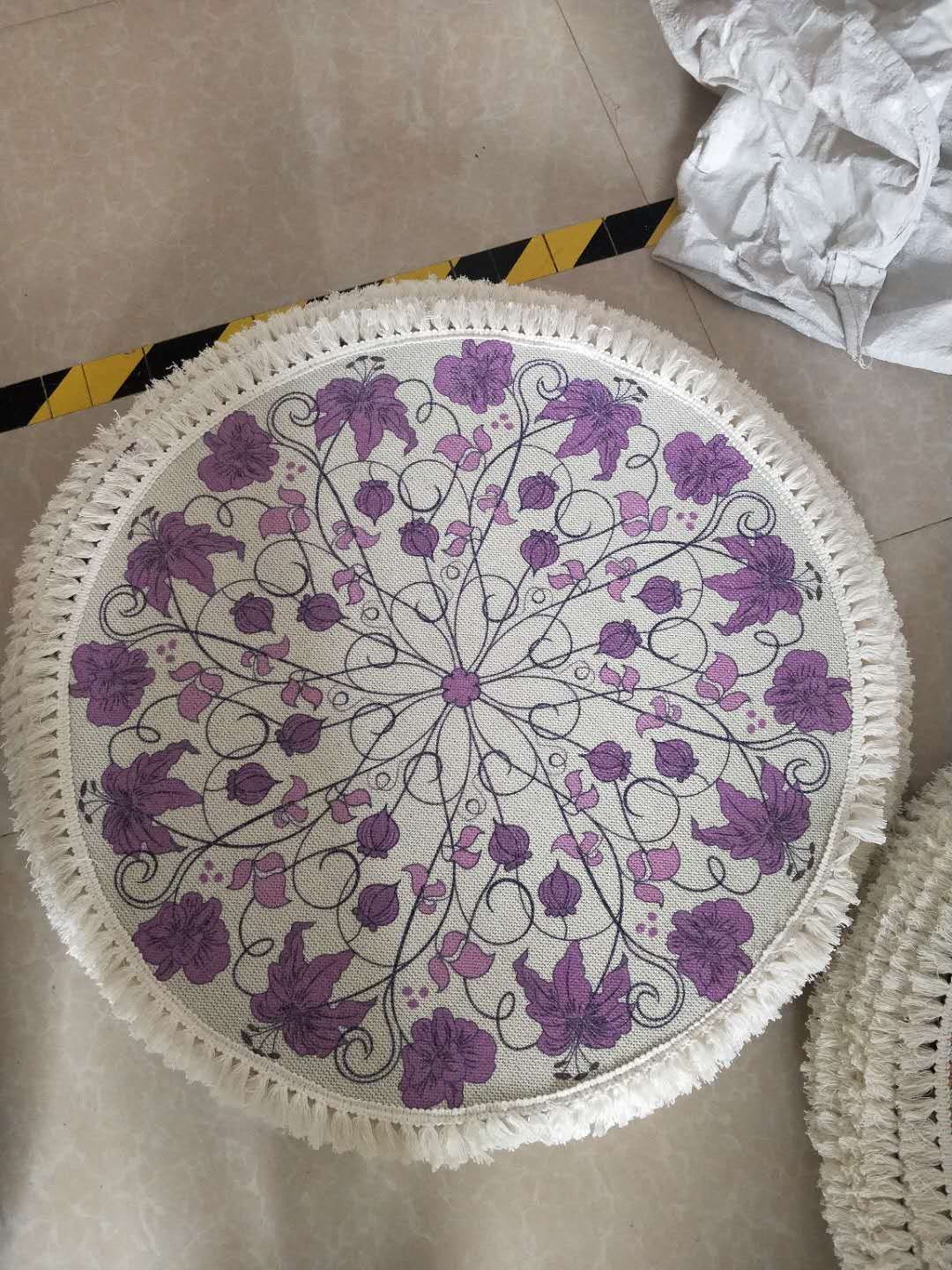 The new fringed round printed floor mat, high-definition printed floor mat, Persian-style pattern floor mat, Arabic pattern floor mat, is a bestseller in foreign trade. The new floor mat has multiple patterns undefined