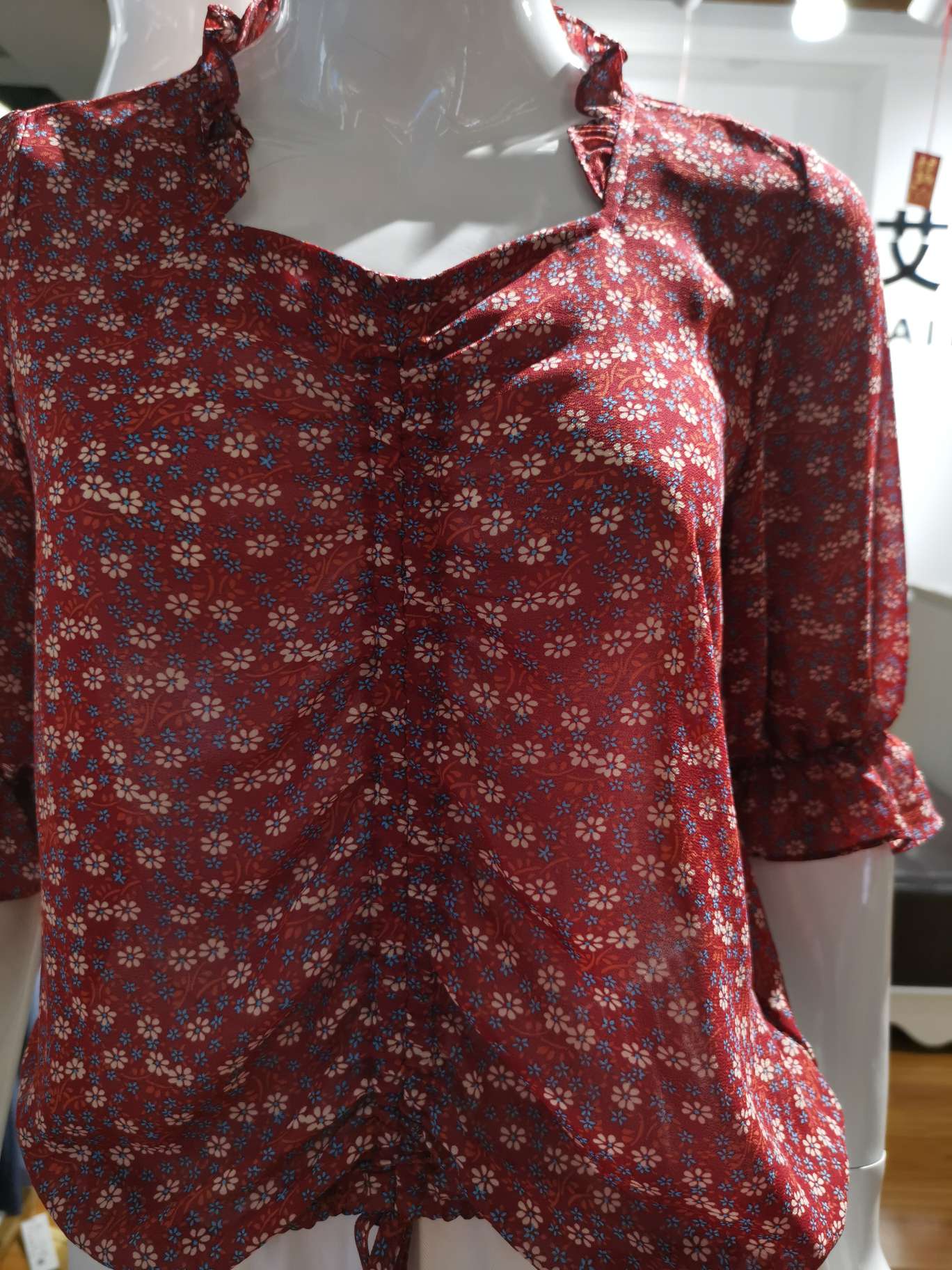 Fashionable pleated V-neck women's top