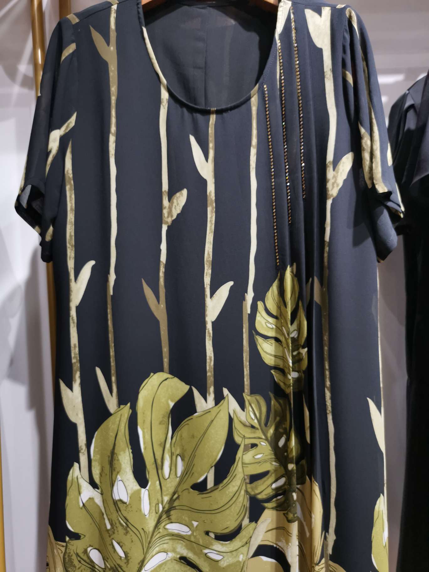 时尚多钻带大圆领女宽松长连衣裙