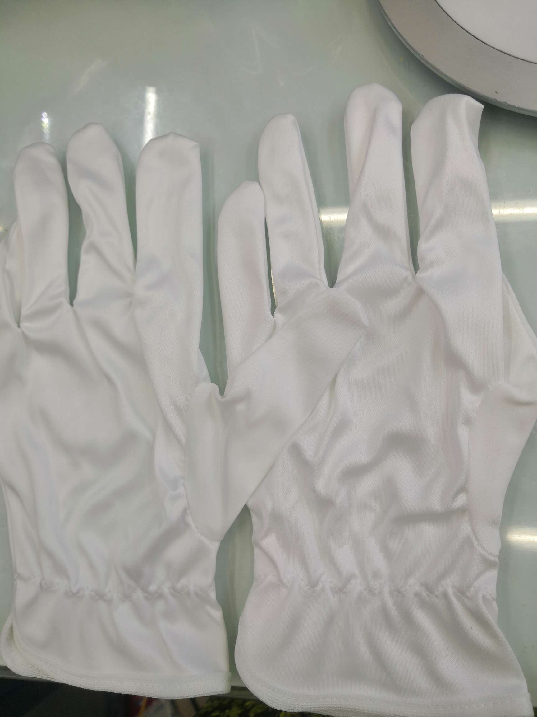 Pair of microfiber gloves details Picture