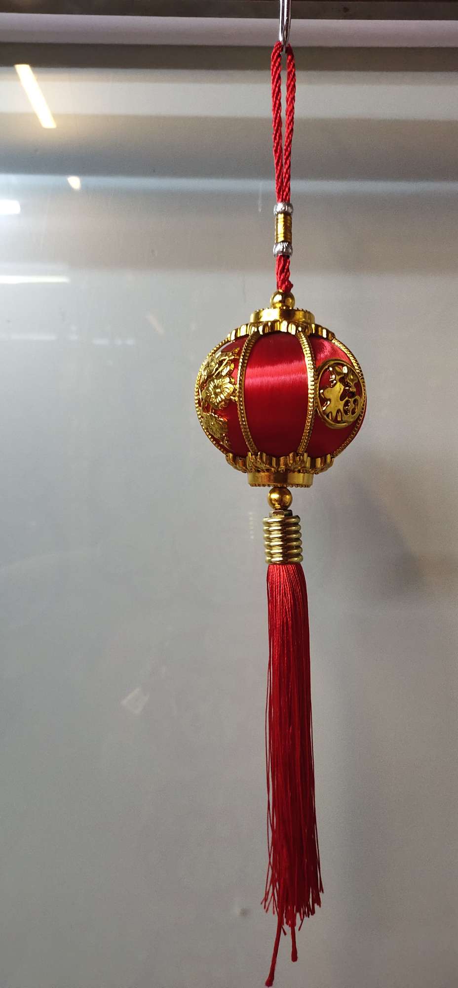 Single string of round gilt mercerized lantern thumbnail