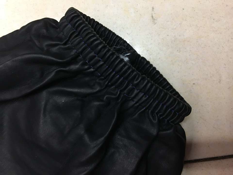 Leather sleeve covers, winter waterproof and oil-proof, adult sleeves, PU sleeve guards, extra-large, extra-long sleeve covers, labor protection sleeve covers Application Scenario
