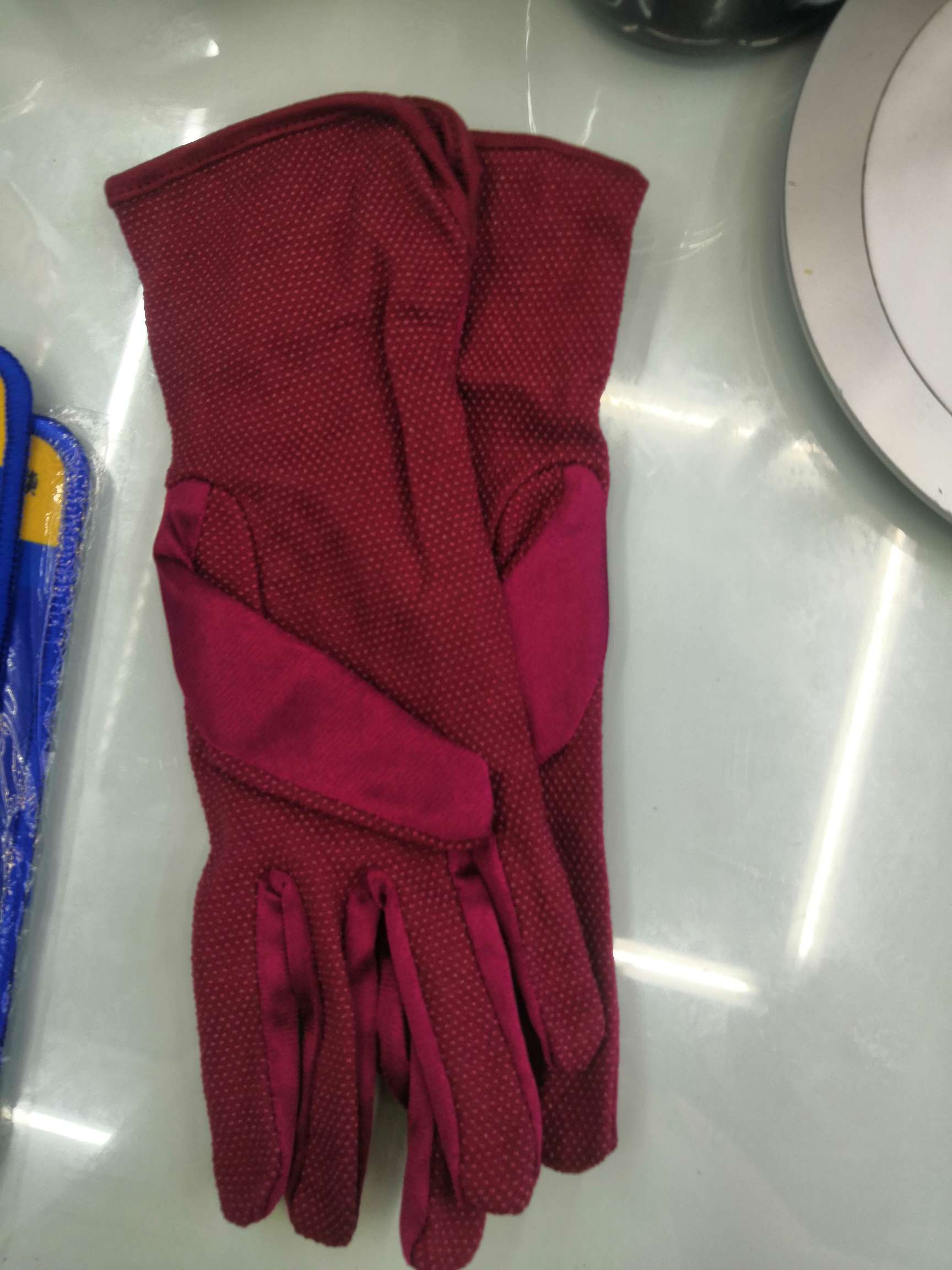 Special offer on plastic gloves with jujube dots thumbnail