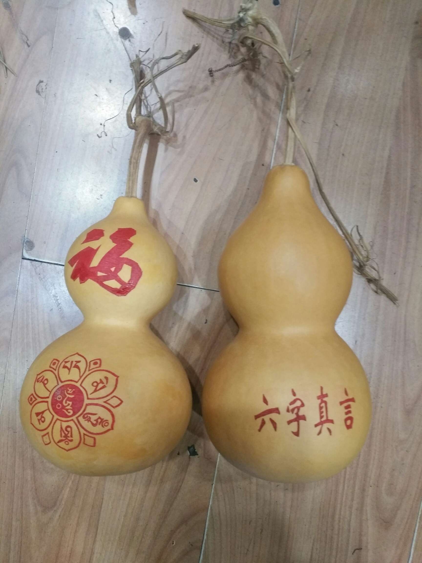 The six-character mantra of the natural little gourd: Gourd brings safety, wealth and good fortune