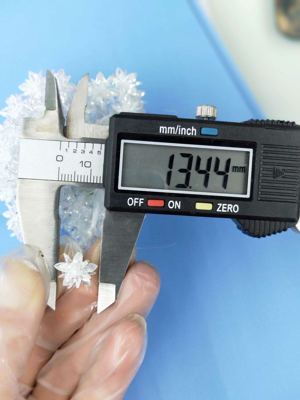 The ice flower ball, a colorful Xinyao jewelry accessory, is a popular DIY product that is cute and charming details Picture