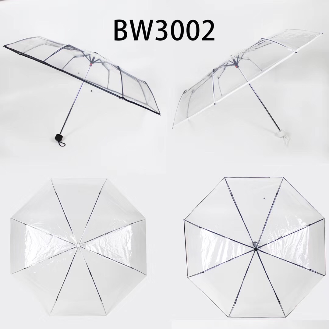 The transparent three-fold umbrella has black and white borders