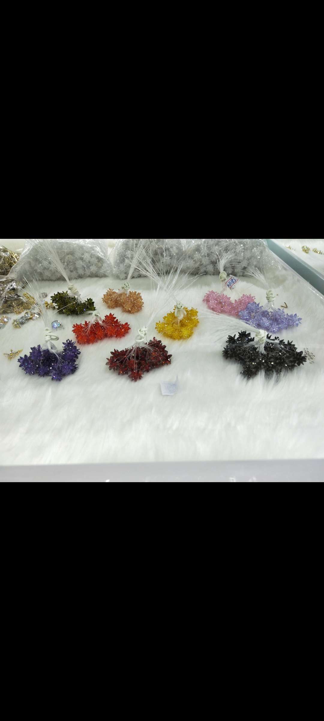 The ice flower ball, a colorful Xinyao jewelry accessory, is a popular DIY product that is cute and charming