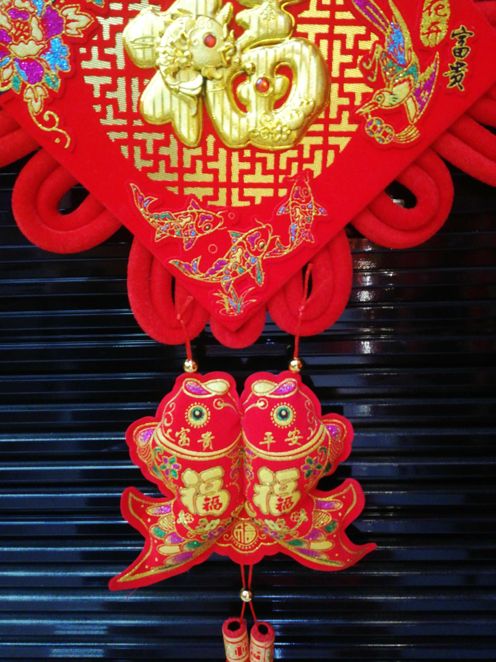 50 Chinese knot-hung fish with joy on the face details Picture