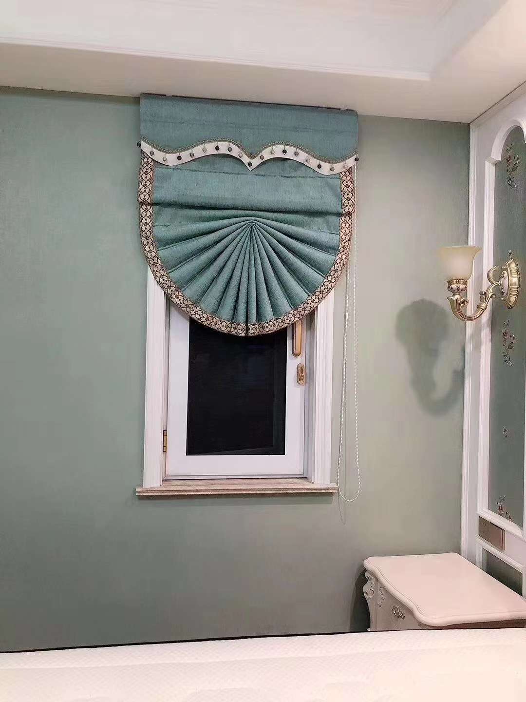 High-end fan-shaped jacquard Roman curtain details Picture