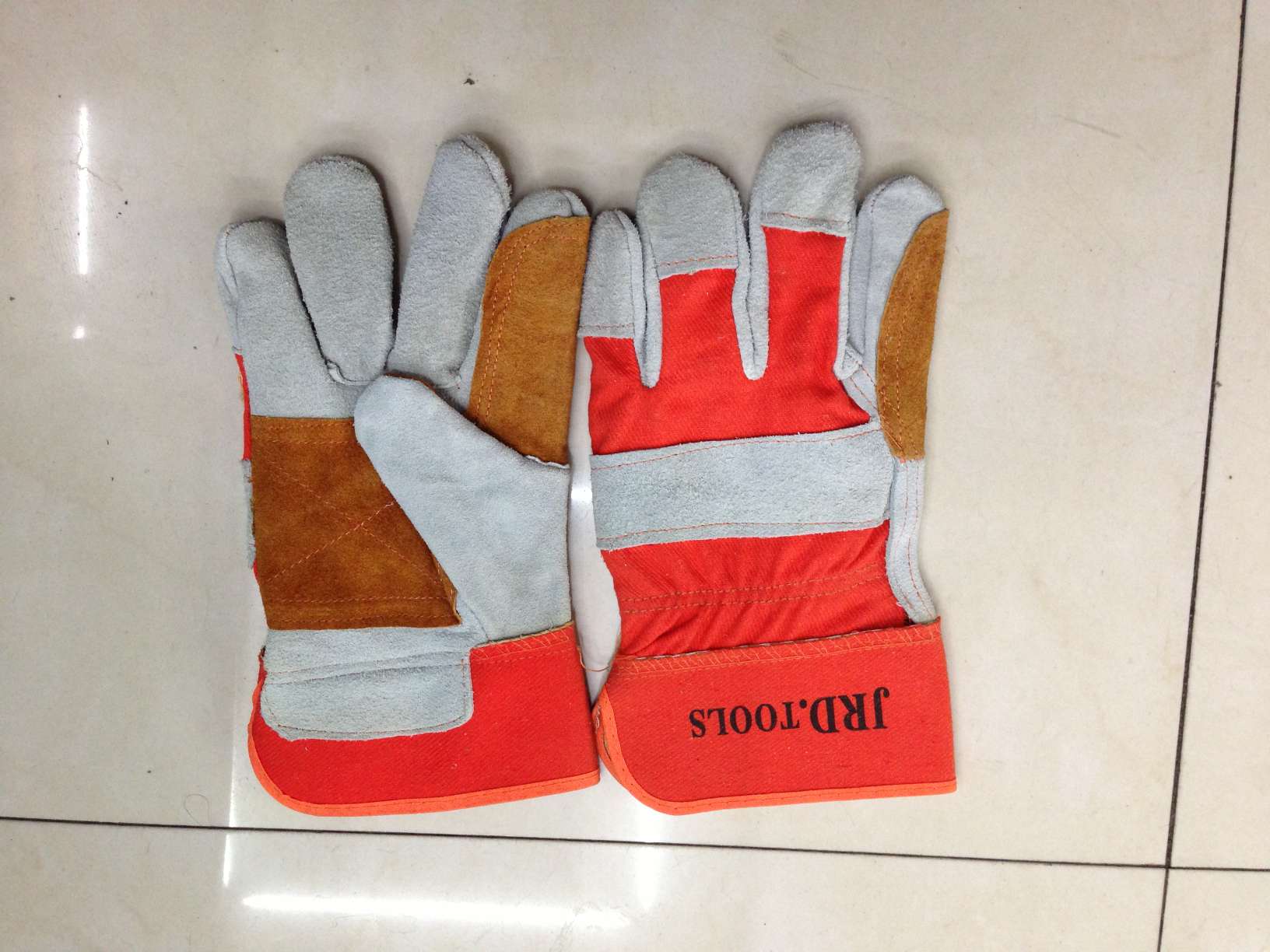 橘色布加托手套