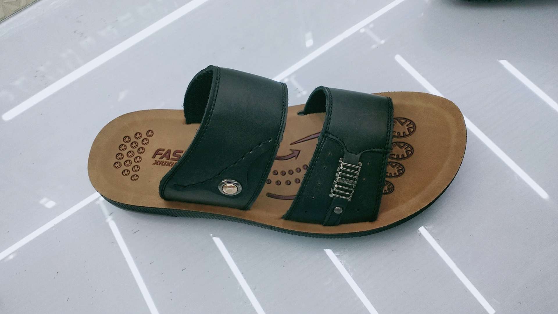 休闲男士凉拖鞋产品图