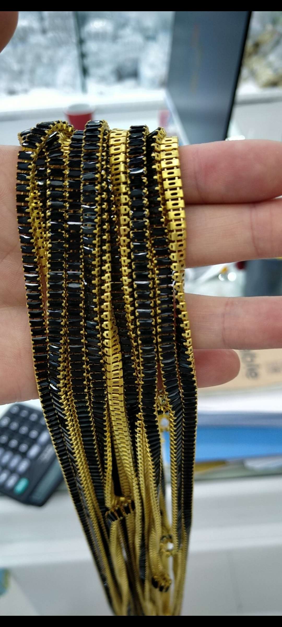 Zircon chain, a colorful Xinyao jewelry accessory, is a popular DIY product that is cute and charming