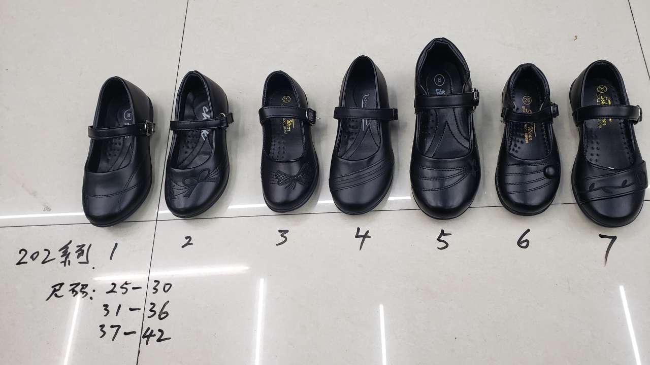 Black-soled injection-molded student leather shoes for women undefined