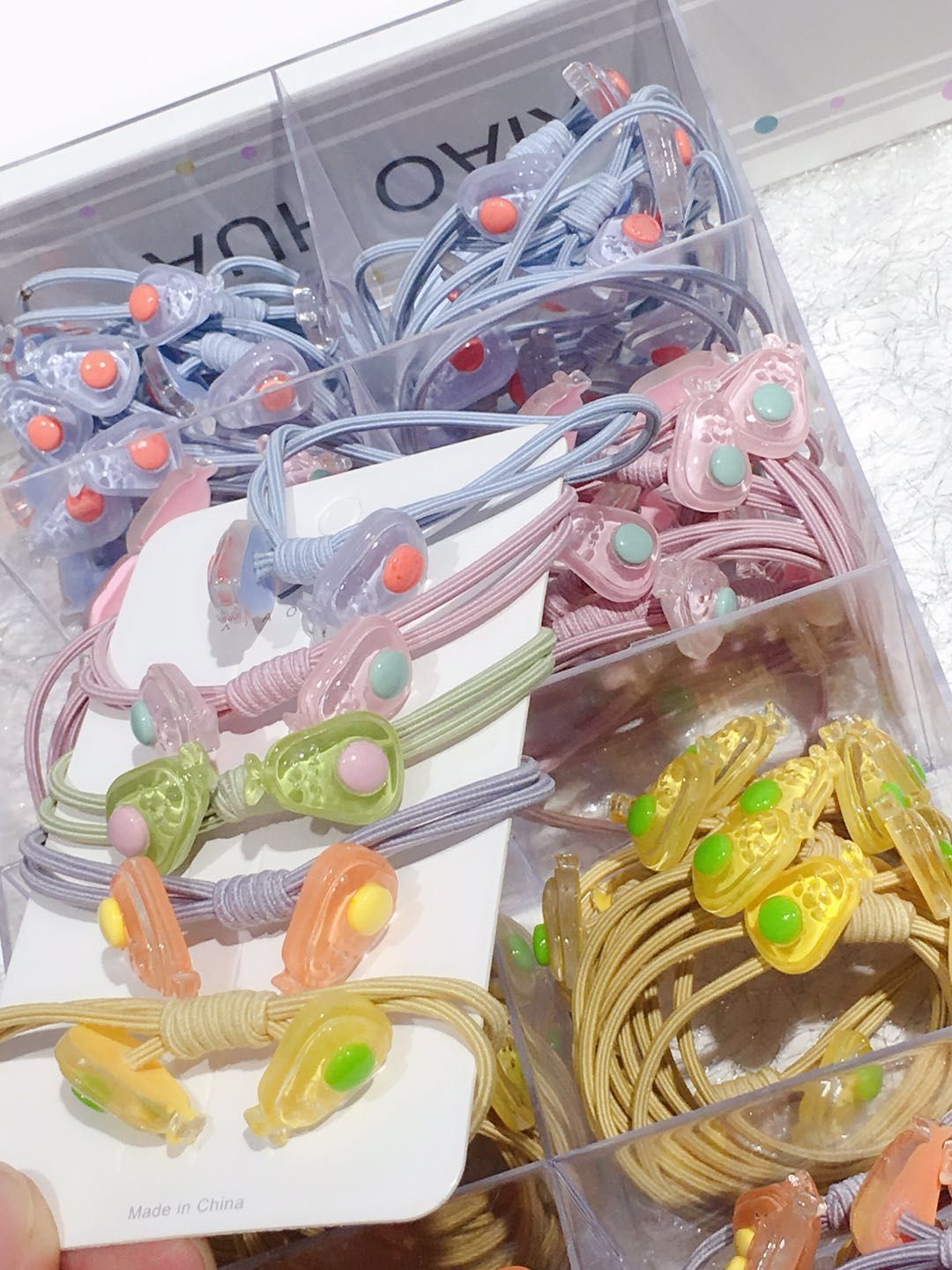 Rubber bands stick to both ends of jelly to keep oil fruit rubber bands thumbnail