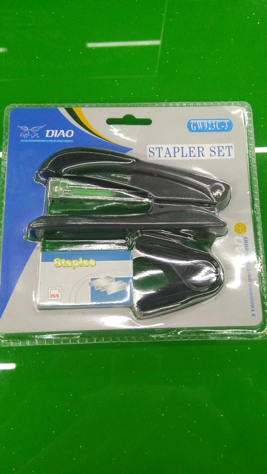 Set of stapler, stapler, staples, nail remover Application Scenario