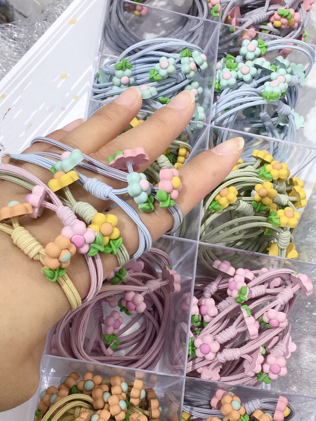Rubber band stick two ends with green leaves floret rubber band thumbnail