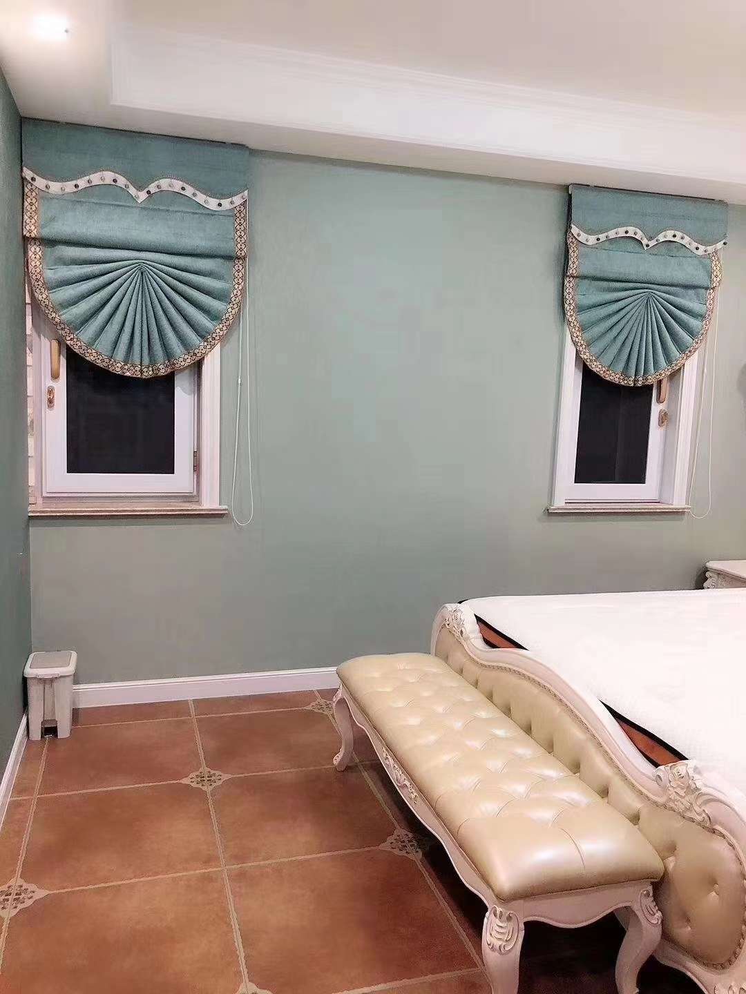 High-end fan-shaped jacquard Roman curtain Item Picture