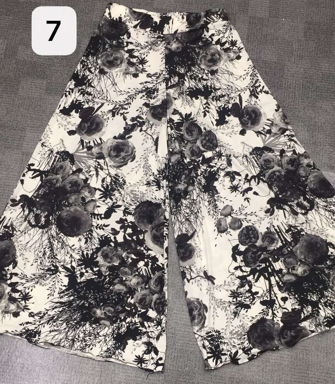 Wide-leg floral pants details Picture